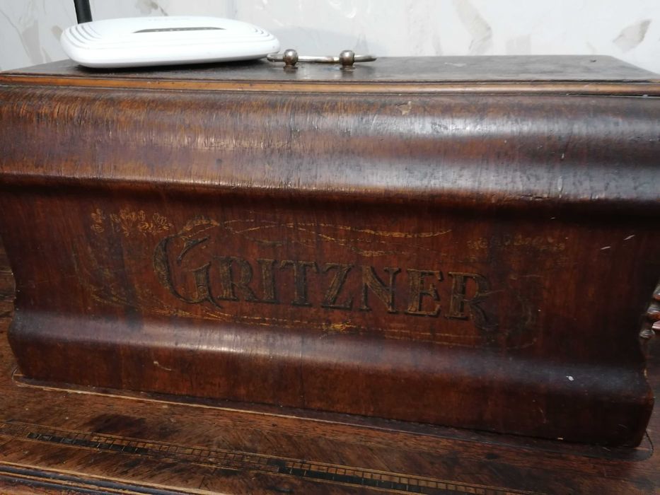 Стара шевна машина Грицнер. Крачна. Работеща.