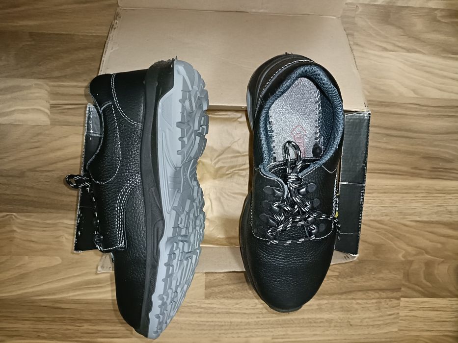 Bocanci ptr constructii mărime 42