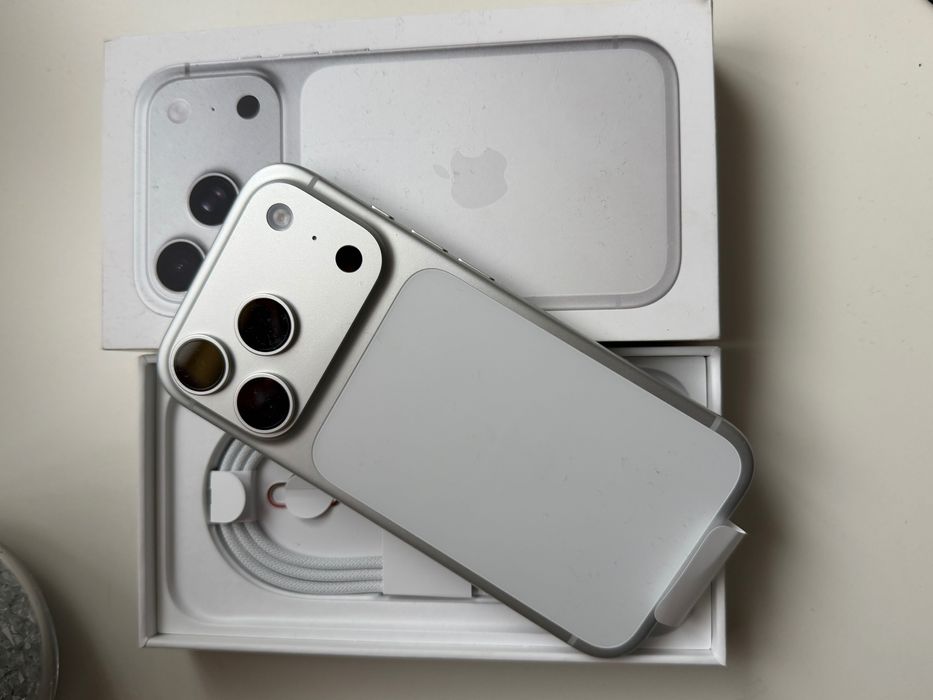 iPhone 17 pro 512GB  Silver