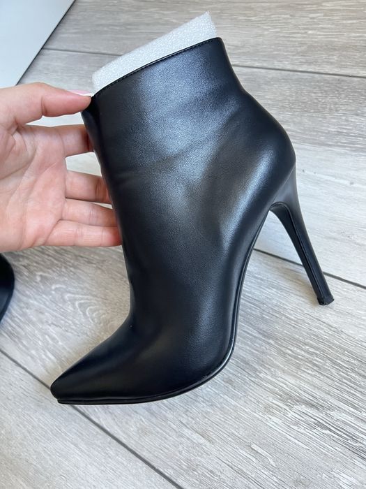 Продам ботинки женские