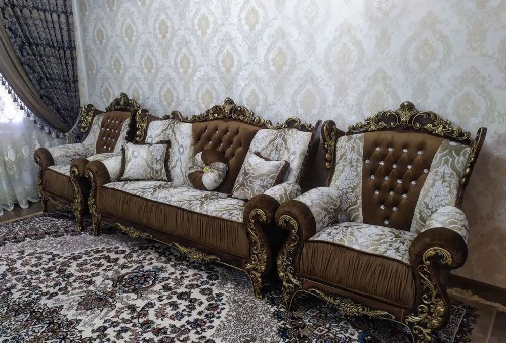 Мягкий мебель для гостиной и в наличии