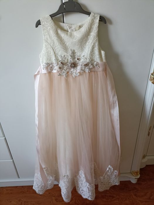 Платье для девочки от 8 до 10 лет в идеальном состоянии