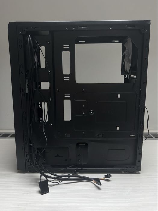 Carcasă PC nJoy Motion cu RGB – airflow bun, ideală pentru gaming