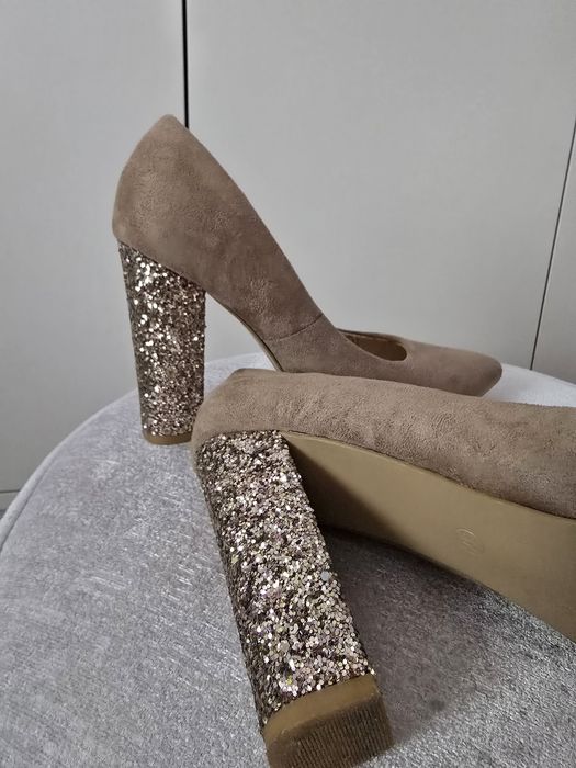 Обувки на висок ток