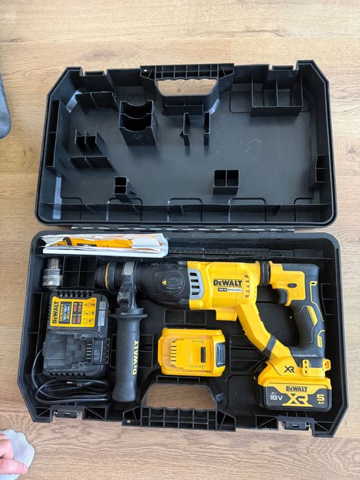 Перфоратор DeWALT DCH263
