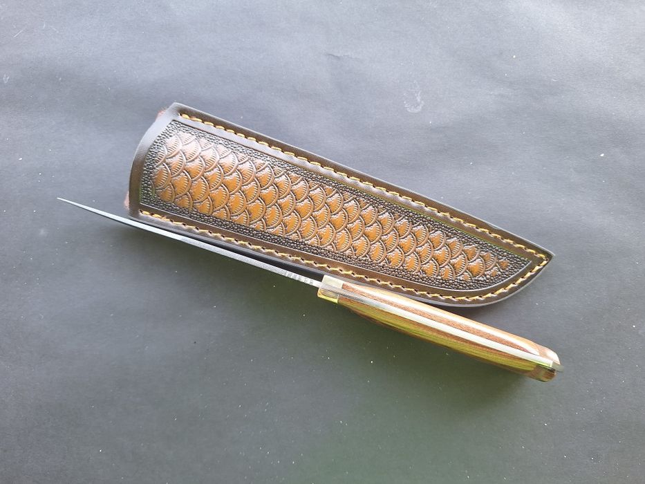 Ловен нож с кожена кания