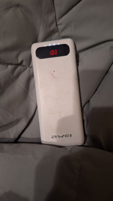 продам повербанк срочно