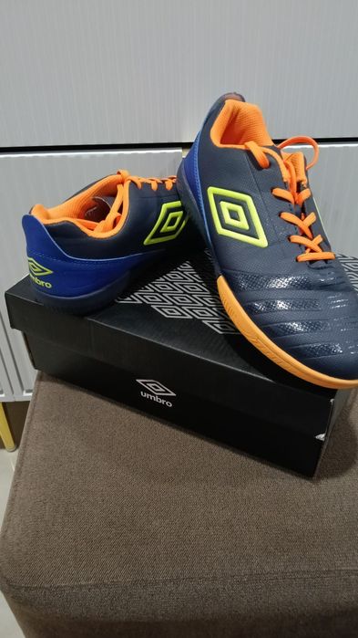 Ghete fotbal Umbro Rabona Junior IC nr 38