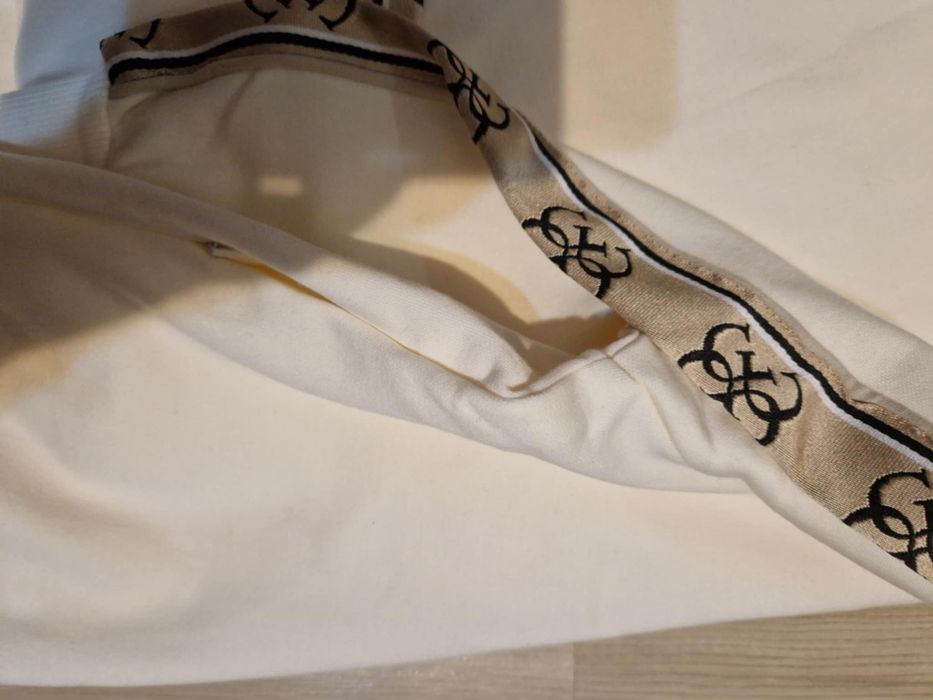 Дамски суйтшърт,,Guess"-нов с етикет