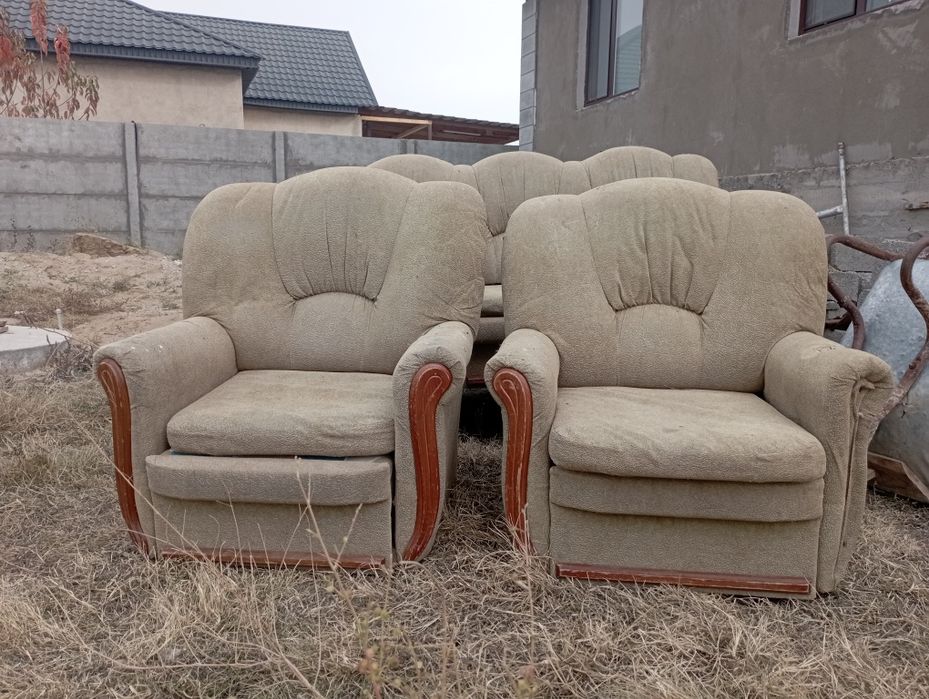Продам комплект диван с креслами