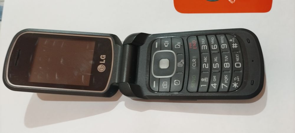 Продается LG телефон хорошим состояние