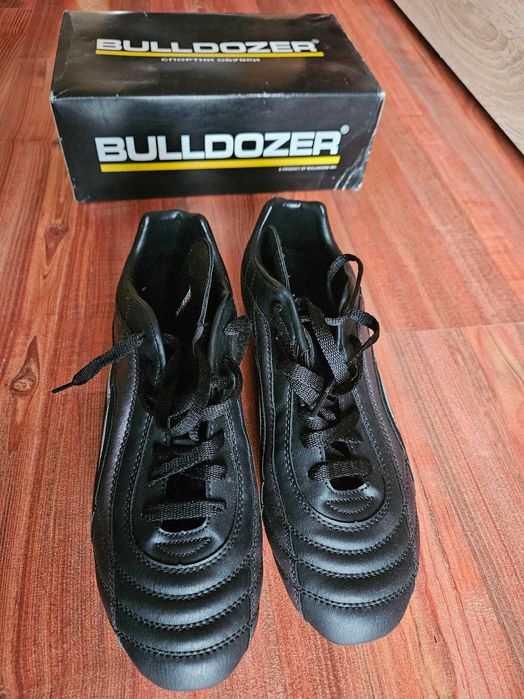 Бутонки обувки за футбол Bulldozer 44 номер черни с тъмнолилаво