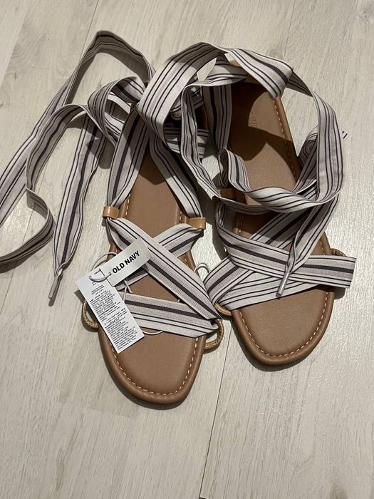Продам босоножки фирмы  Old Navy