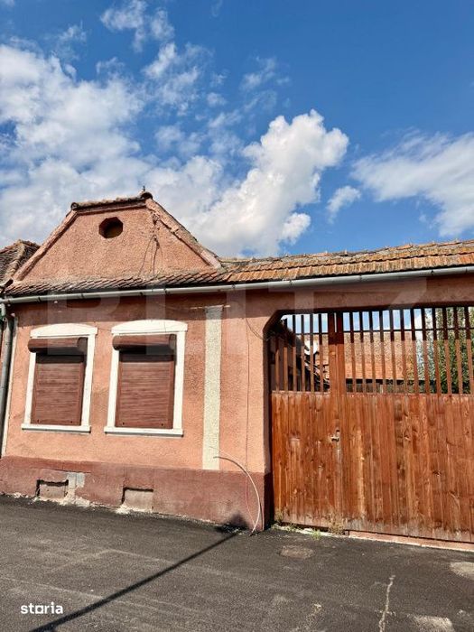 Casa 79 mp, teren 1.332 mp, zona Feldioara