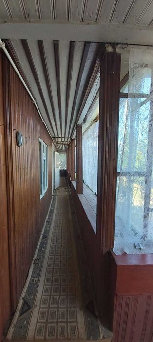 Vand casa veche in centrul localitatii Vladeni