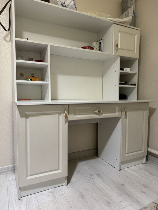 Продам срочно полку для книг…