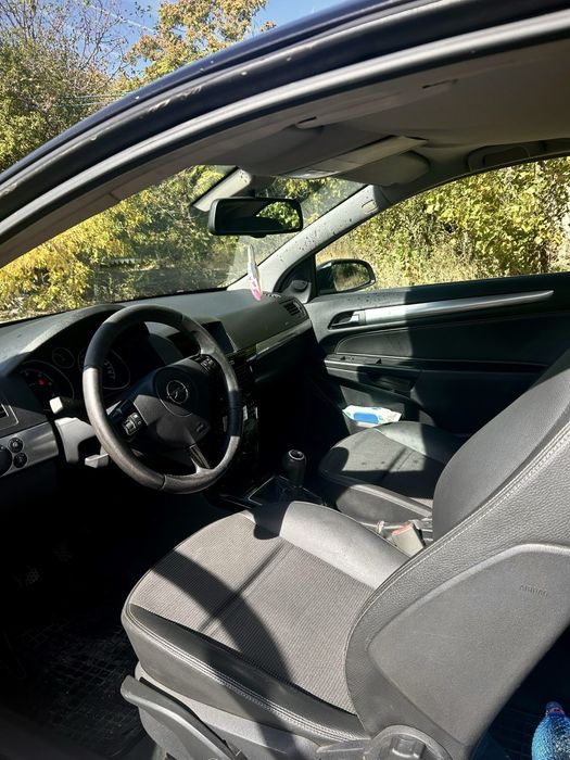 Opel Astra H GTC 1.7
