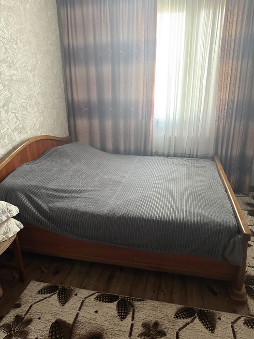 Дубовая двуспальная  кровать