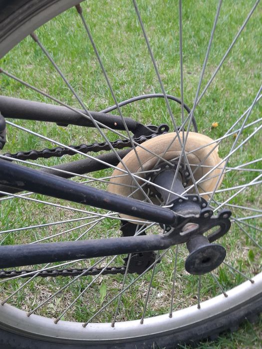Bicicleta de talie medie ptr copii între 10 și 16 ani sau ptr persoane de talie mai mica !