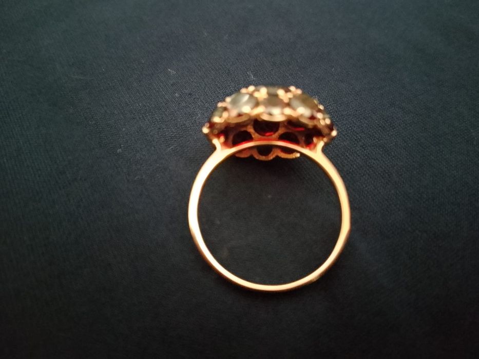 Золотое кольцо продам срочно