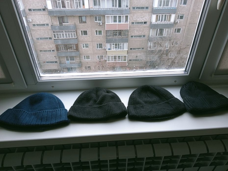 Продам мужские, зимние шапки