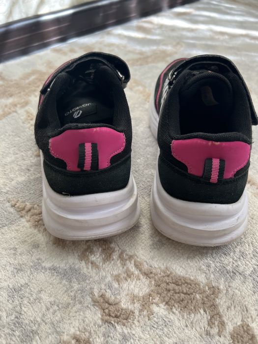 Кроссовки на девочку