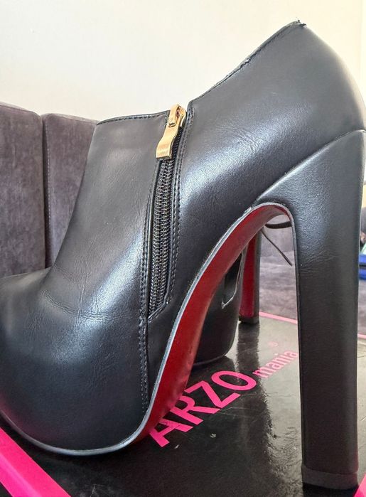 Продаются ботильоны