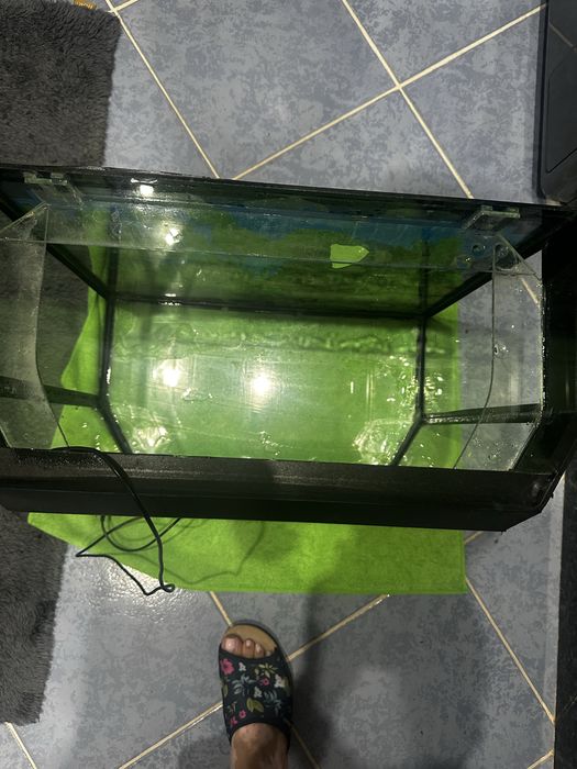 Продам аквариум 40 литров есть лампа
