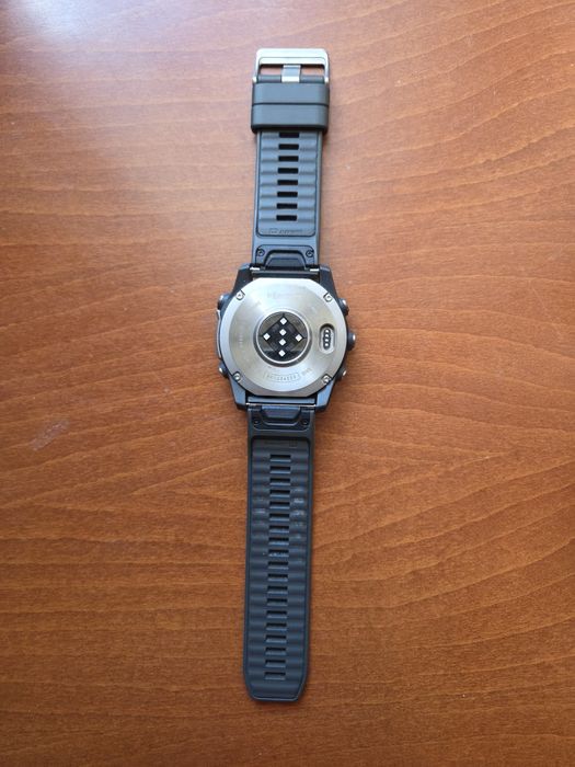 Garmin Fenix 8 51mm AMOLED Sapphire Bare Titanium Black с Chestnut кож