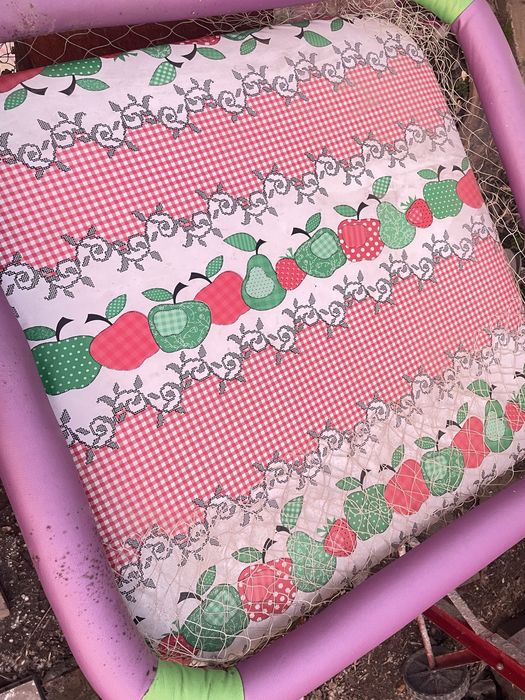 Продаю манеж. Состояние среднее.