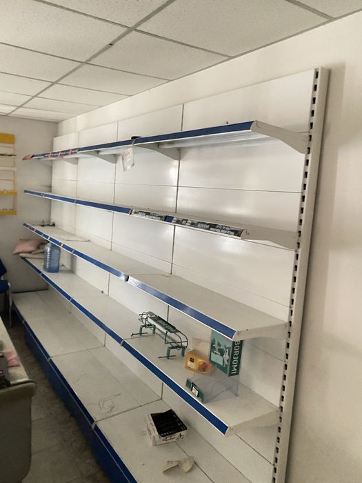 Полки и холодильник продается