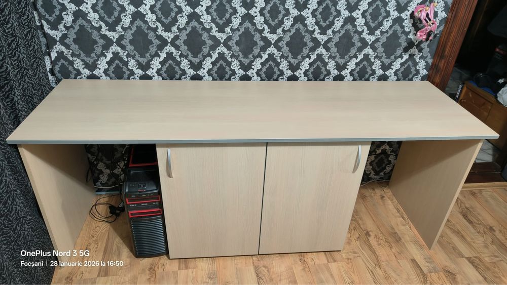 Birou facut pe comanda