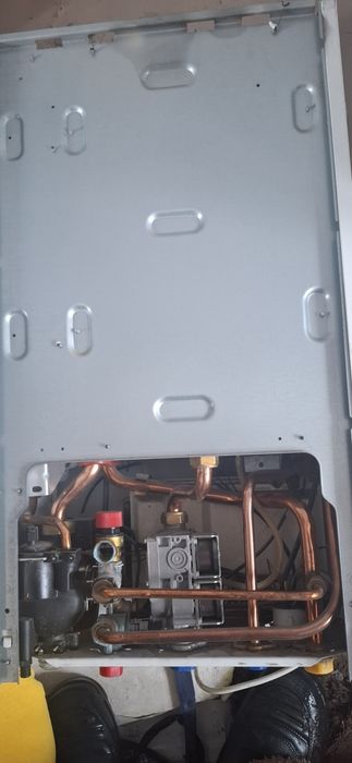 Продам 200 кв . газовую печь HUBERT б/у