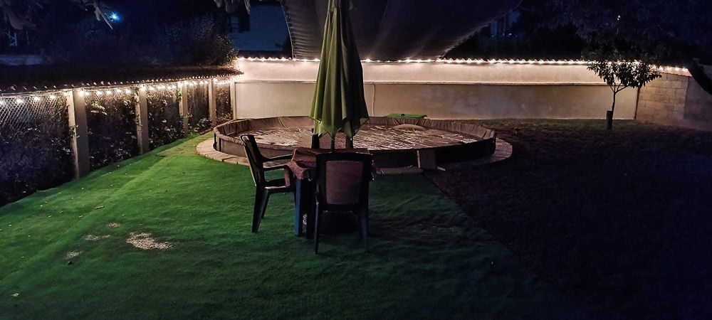 Собственик продава  масивна двуетажна къща с гараж в гр. Мартен