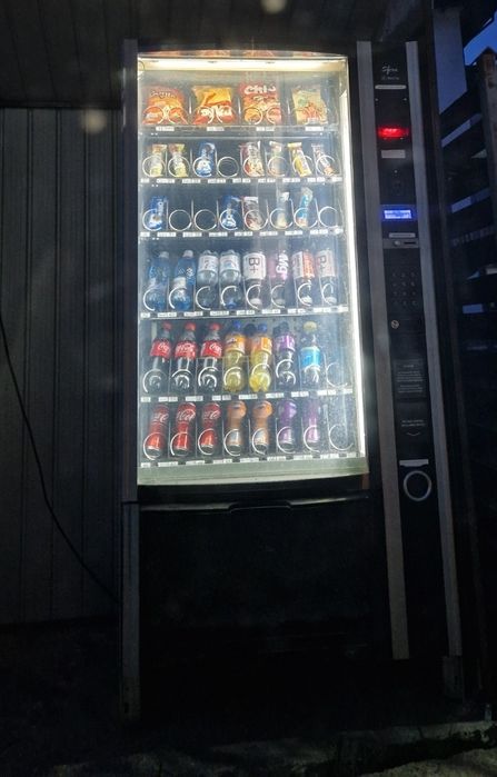 Autonomat snack uri Necta Sfera
