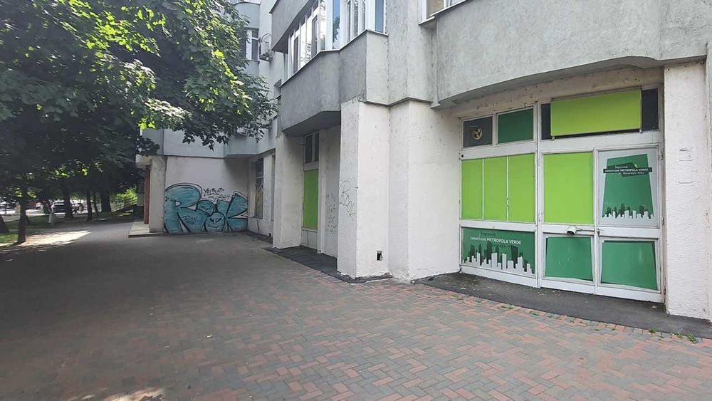 Spatiu comercial de vanzare Militari suprafata utila 120 mp