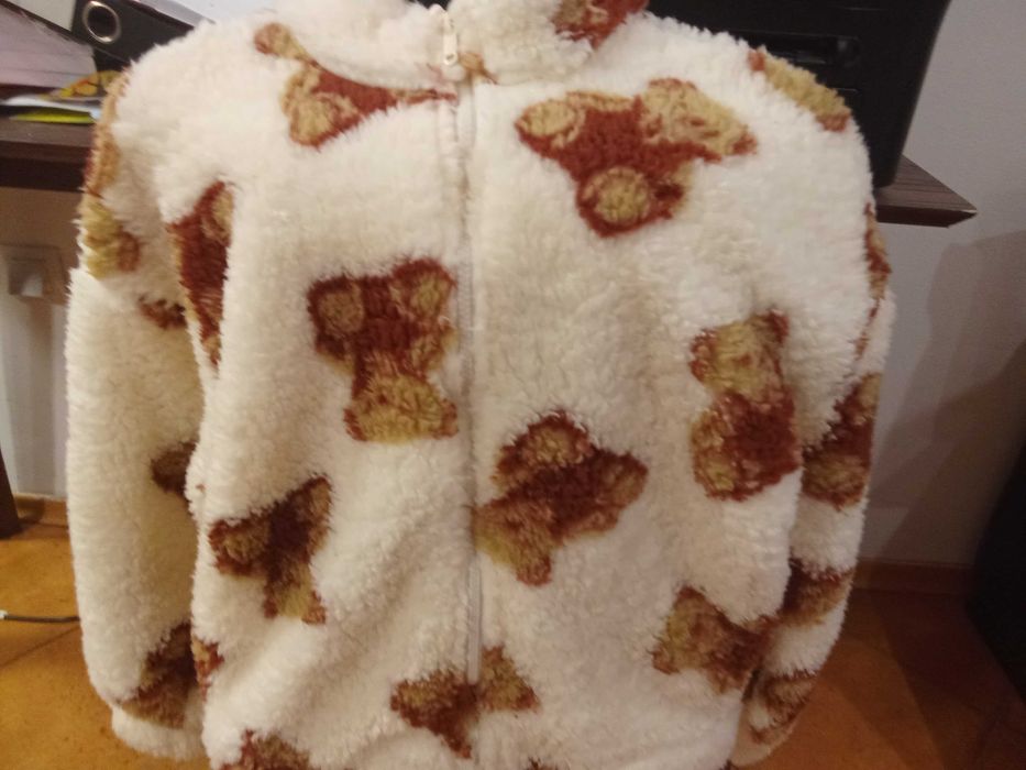 Пухкав суитшърт момиче  11 г. - 16 лв.