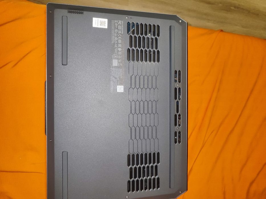 Leptop gaming Lenovo loq rizen 5