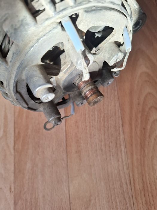 Продам генератор ВАЗ 2110 на запчасти.