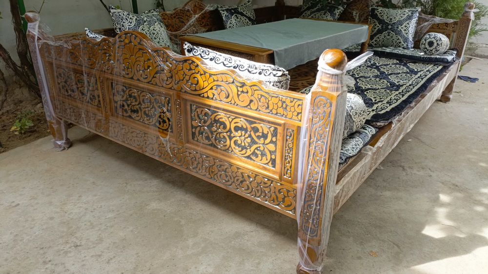 Тапчан из ореха новый ручная работа