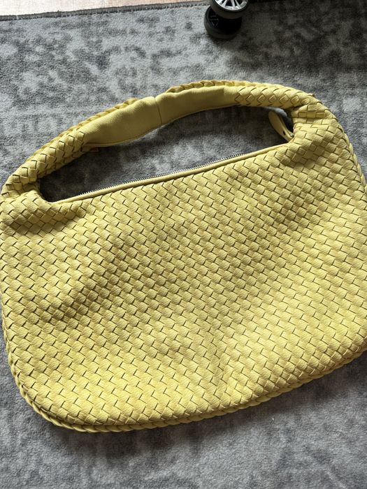 Плетеная желтая сумка