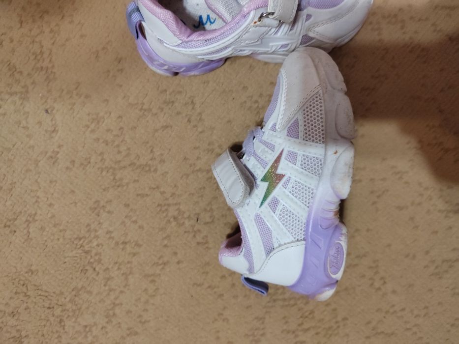 Кроссовки на девочку