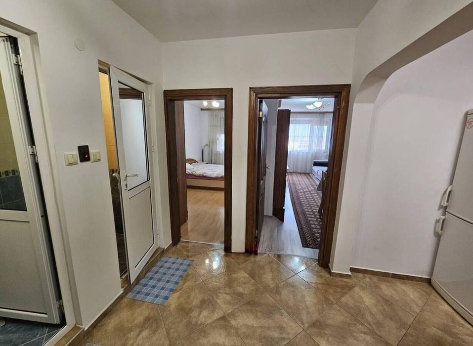 Дава се под наем Двустаен апартамент в Бургас, Възраждане - 68 кв.м за 357 € - Снимка #2