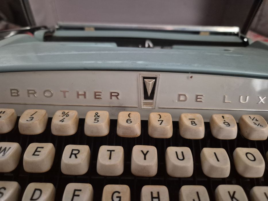 Masina de scris brother deluxe