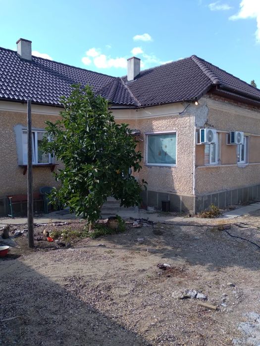 Vând urgent casă in comuna Seleuș..Pret: 80000 euro Negociabil