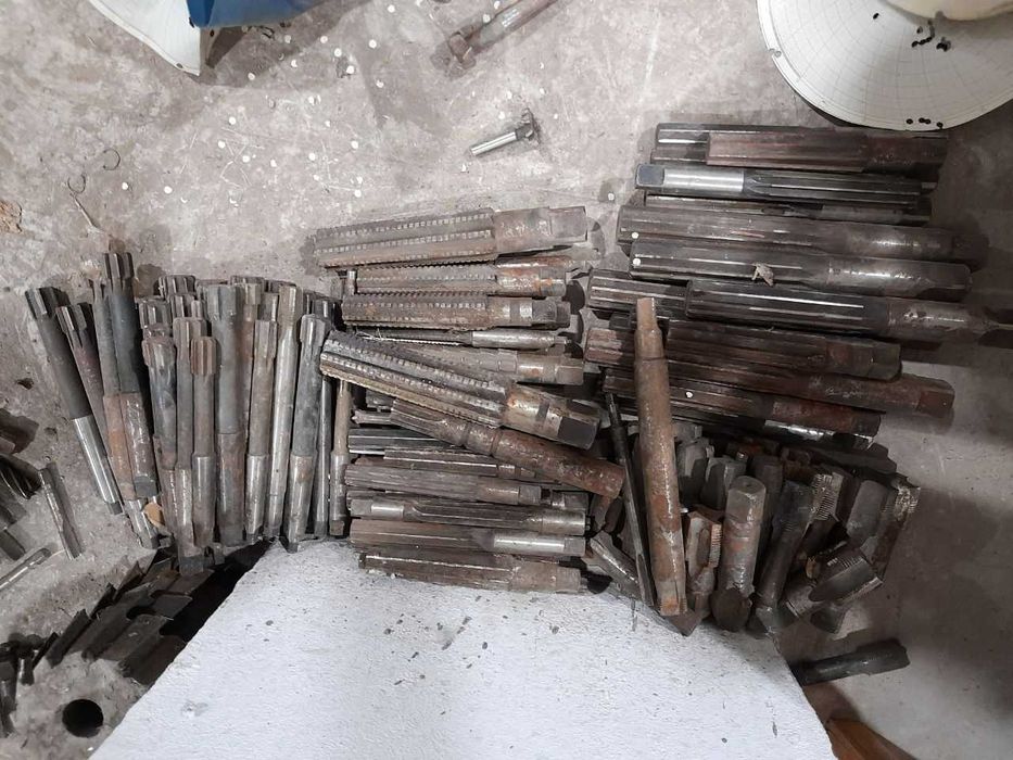 Продажа различных запасных частей и режущих инструментов