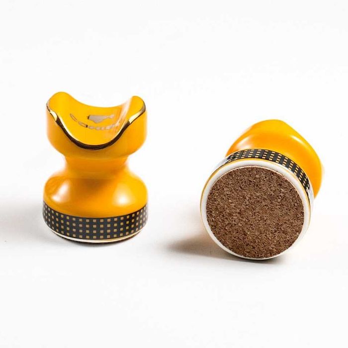 Керамична стойка за пури