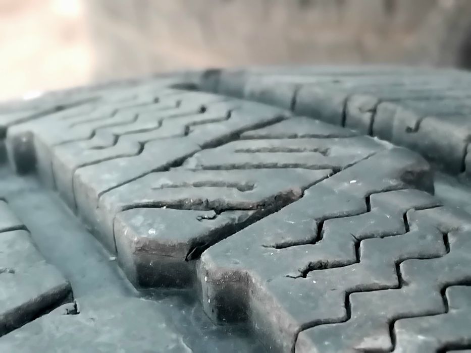 Бусови гуми 235 65 16 C Ц Мишелин Michelin 4 броя - нов внос. Не са нови! Посочената цена е за един брой гума. Без коментар на цената. 43 години опит