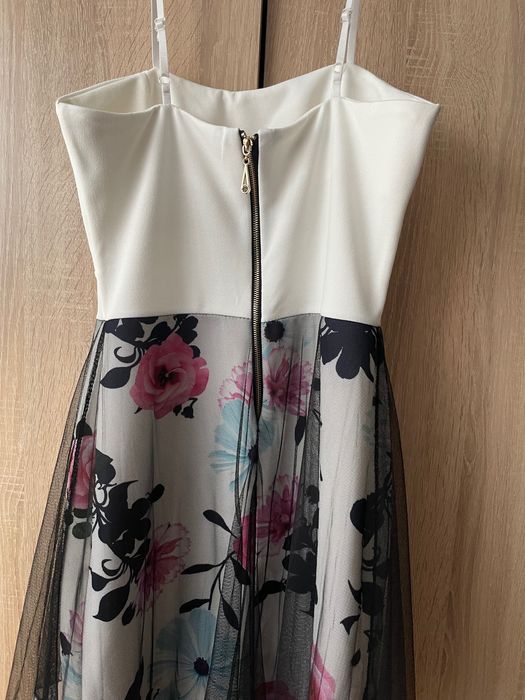 Интересна официална рокля