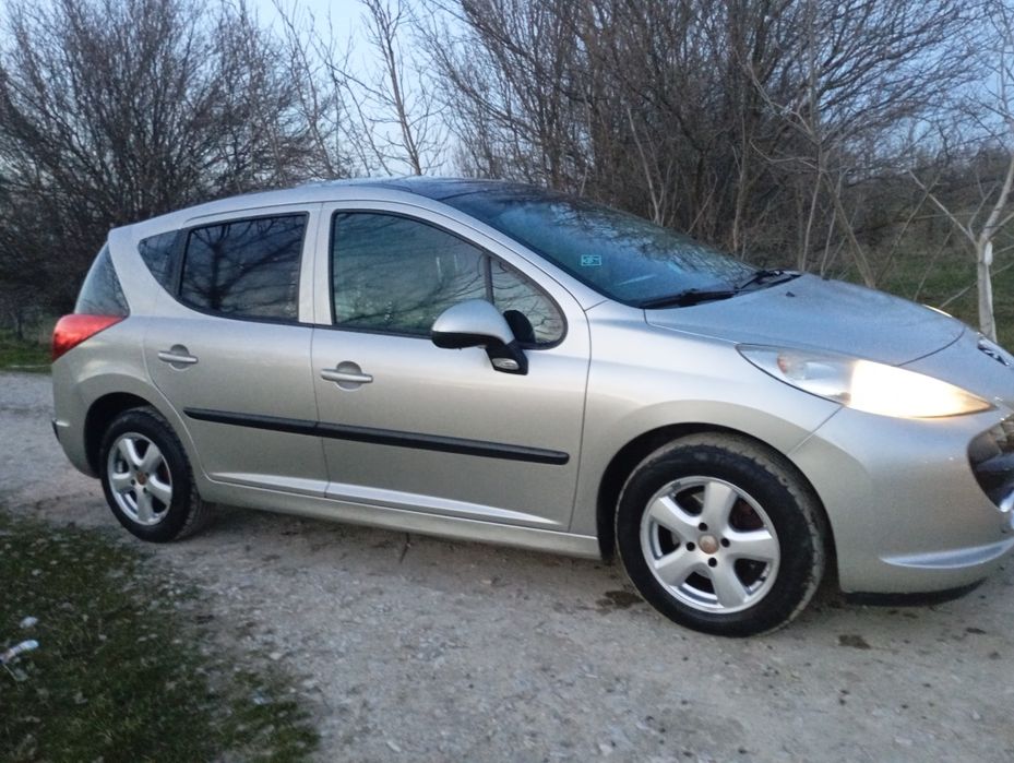 Vând Peugeot 207 SW , proprietar